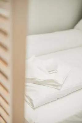 Ein Bett oder Betten in einem Zimmer der Unterkunft Zeus Design Apartmenthaus