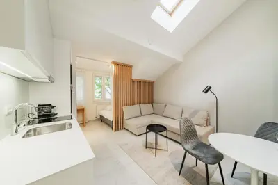 Ein Sitzbereich in der Unterkunft Zeus Design Apartmenthaus