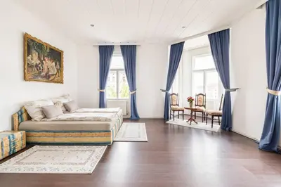 Ein Sitzbereich in der Unterkunft Charming spacious apartment