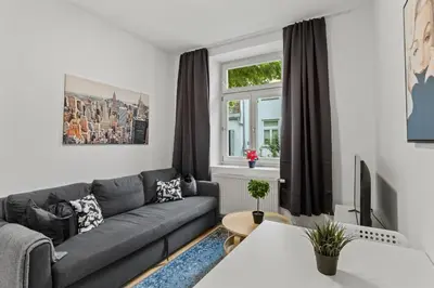 Ein Sitzbereich in der Unterkunft 1 Bedroom Garden Apartment near Schönbrunn