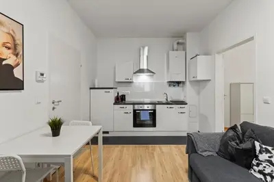 Küche/Küchenzeile in der Unterkunft 1 Bedroom Garden Apartment near Schönbrunn
