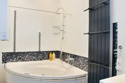 Ein Badezimmer in der Unterkunft Be Inspired, Choose The Best!
