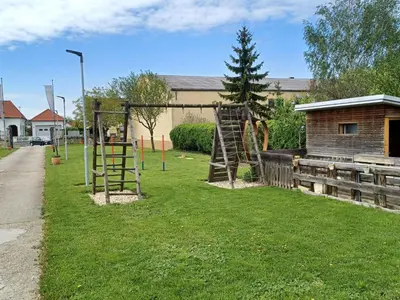 Ein Garten an der Unterkunft Weingut Königshofer