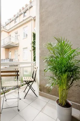 Ein Balkon oder eine Terrasse in der Unterkunft Comfortable, Balcony Apartment - Quick Access to Vienna's Old Centre