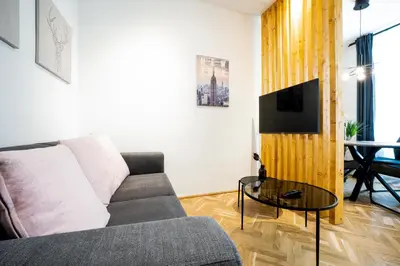 TV/Unterhaltungsangebot in der Unterkunft Comfortable, Balcony Apartment - Quick Access to Vienna's Old Centre