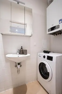 Grundriss der Unterkunft Comfortable, Balcony Apartment - Quick Access to Vienna's Old Centre