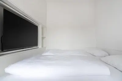 Ein Bett oder Betten in einem Zimmer der Unterkunft Ruhig, hell und neu mit Garage