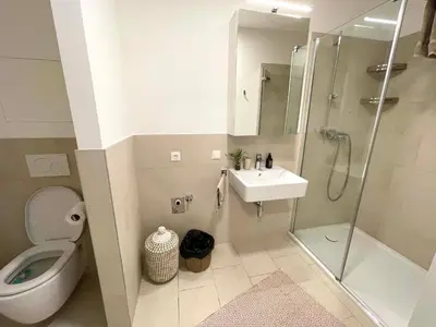 Ein Badezimmer in der Unterkunft Urban Oasis: Stylische Wohnung