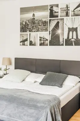 Ein Bett oder Betten in einem Zimmer der Unterkunft FeelHome-Karmeliterviertel-6 Gäste-WiFi-Smart TV