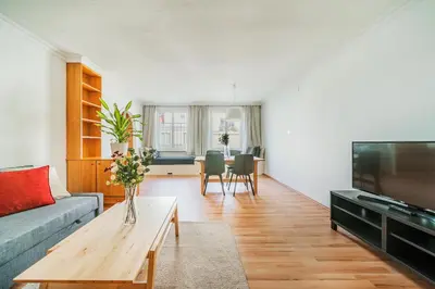 TV/Unterhaltungsangebot in der Unterkunft FeelHome-Karmeliterviertel-6 Gäste-WiFi-Smart TV