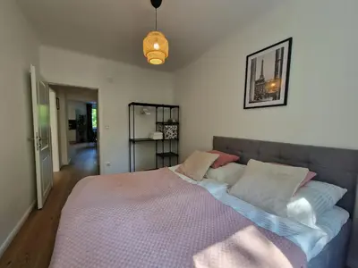 Ein Bett oder Betten in einem Zimmer der Unterkunft FeelHome-Donau-6 Gäste-WiFi-Smart TV