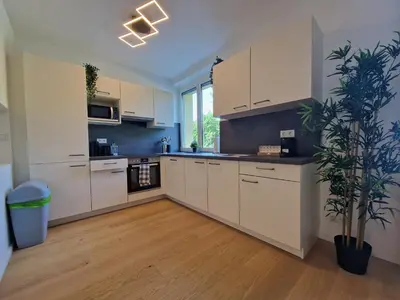 Küche/Küchenzeile in der Unterkunft FeelHome-Donau-6 Gäste-WiFi-Smart TV