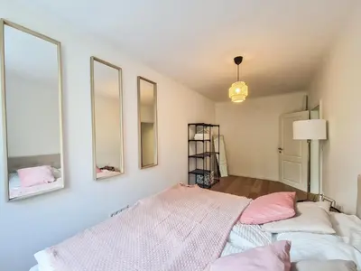 Ein Bett oder Betten in einem Zimmer der Unterkunft FeelHome-Donau-6 Gäste-WiFi-Smart TV