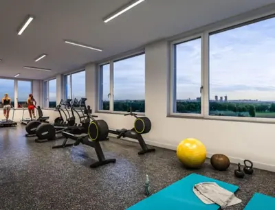 Das Fitnesscenter und/oder die Fitnesseinrichtungen in der Unterkunft Donaublick Oasis: Stylische Wohnung