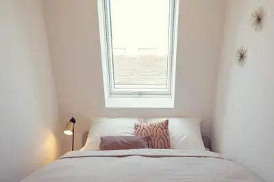 Ein Bett oder Betten in einem Zimmer der Unterkunft The 77 IDA