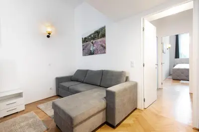 Ein Sitzbereich in der Unterkunft Apartments 4 you Red Star 8