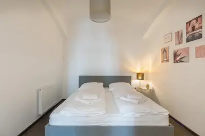 Ein Bett oder Betten in einem Zimmer der Unterkunft XXXl bed/ free parking/ central