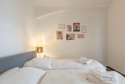 Ein Bett oder Betten in einem Zimmer der Unterkunft XXXl bed/ free parking/ central