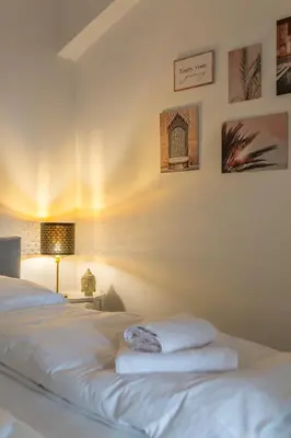Ein Bett oder Betten in einem Zimmer der Unterkunft XXXl bed/ free parking/ central