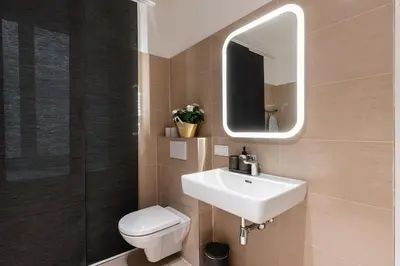 Ein Badezimmer in der Unterkunft Stylish apartment next to Schwedenplatz