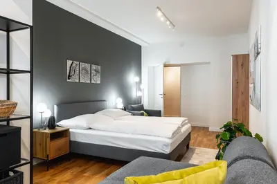 Ein Bett oder Betten in einem Zimmer der Unterkunft Stylish apartment next to Schwedenplatz