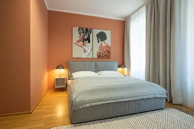 Ein Bett oder Betten in einem Zimmer der Unterkunft Stylish apartment with a king bed