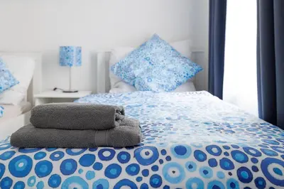Ein Bett oder Betten in einem Zimmer der Unterkunft NEW ShalalaLiving Vienna Spacious Home for Family & Friends