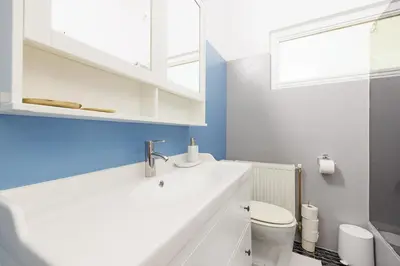 Ein Badezimmer in der Unterkunft NEW ShalalaLiving Vienna Spacious Home for Family & Friends