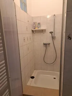 Ein Badezimmer in der Unterkunft One-bedroom flat near Prater and Messe Prater