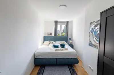 Ein Bett oder Betten in einem Zimmer der Unterkunft Family retreat on the Danube I 10 minute walk to city centre