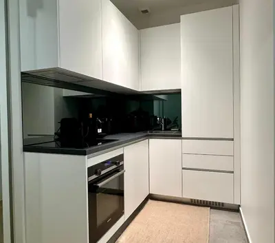 Küche/Küchenzeile in der Unterkunft Designer Apartment Near Main Station