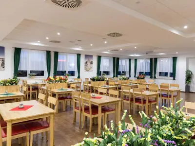 Ein Restaurant oder anderes Speiselokal in der Unterkunft WinRooms 