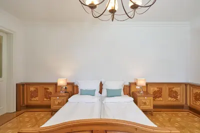 Ein Bett oder Betten in einem Zimmer der Unterkunft Exclusive Entry: Cozy Guestroom