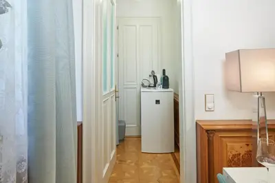 Küche/Küchenzeile in der Unterkunft Exclusive Entry: Cozy Guestroom