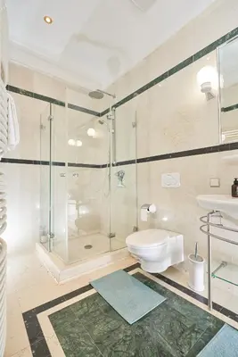 Ein Badezimmer in der Unterkunft Exclusive Entry: Cozy Guestroom