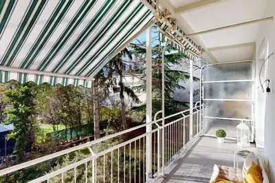 Ein Balkon oder eine Terrasse in der Unterkunft Metro Residence Vienna