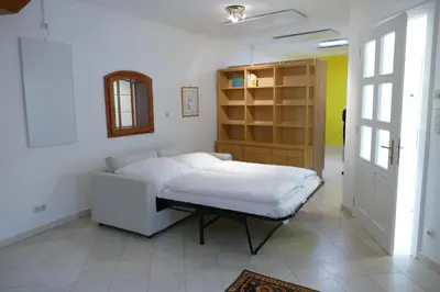 Ein Bett oder Betten in einem Zimmer der Unterkunft Traumhafte Maisonnette mit Kamin