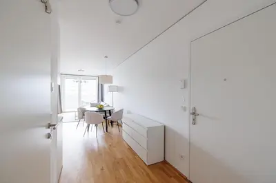 Ein Sitzbereich in der Unterkunft Lovely Apartment in Marina Tower - 10min to City Center