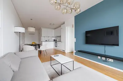 TV/Unterhaltungsangebot in der Unterkunft Lovely Apartment in Marina Tower - 10min to City Center