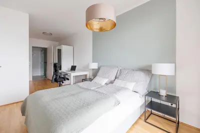 Ein Bett oder Betten in einem Zimmer der Unterkunft Lovely Apartment in Marina Tower - 10min to City Center