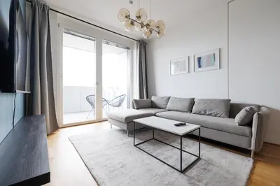 Ein Sitzbereich in der Unterkunft Lovely Apartment in Marina Tower - 10min to City Center