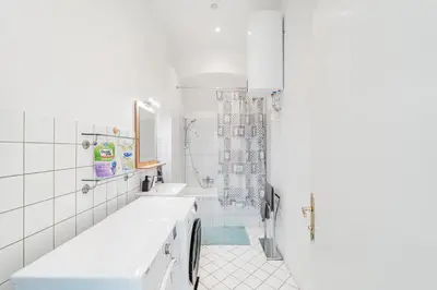 Ein Badezimmer in der Unterkunft 3 Bedrooms - 72sqm - 15 min. City Center