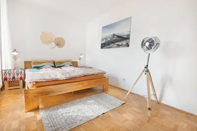 Ein Bett oder Betten in einem Zimmer der Unterkunft City - Balkon - WorkSpace - Waschmaschine - U2 & U4