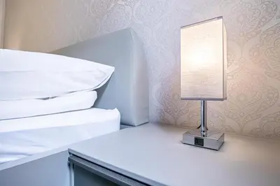 Ein Bett oder Betten in einem Zimmer der Unterkunft Charming 1BR and 1LR Apt Modern Design Donaustadt