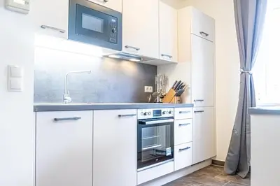 Küche/Küchenzeile in der Unterkunft Charming 1BR and 1LR Apt Modern Design Donaustadt
