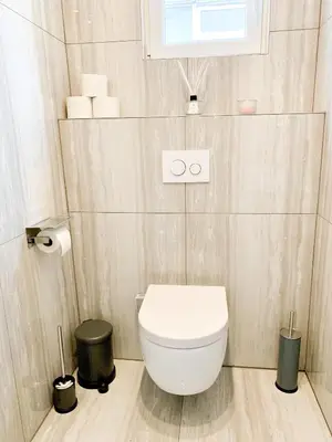 Ein Badezimmer in der Unterkunft Premium suburb house - comfortable, quiet, beautiful