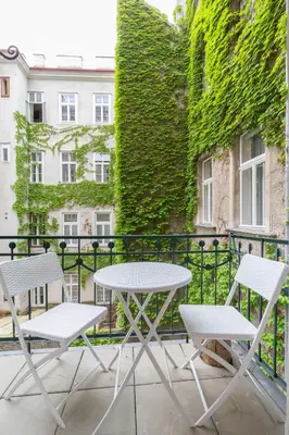 Ein Balkon oder eine Terrasse in der Unterkunft Large Luxury Residence Near Townhall & Votivkirche