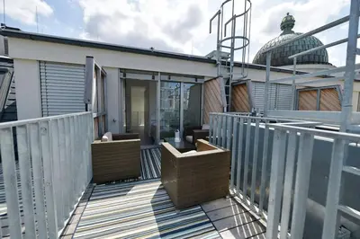 Ein Balkon oder eine Terrasse in der Unterkunft Julius 26 - Duplex Apartment, Modern Charm in Vienna