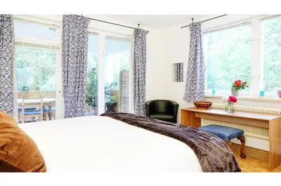 Ein Bett oder Betten in einem Zimmer der Unterkunft White Villa