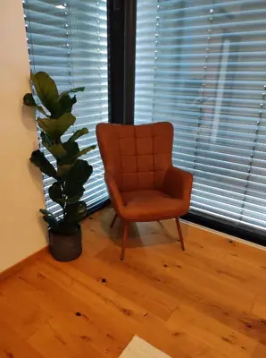 Ein Sitzbereich in der Unterkunft Luxuriöses Penthouse mit Blick auf die UNO-City und dem Kaiserwasser. 3Schlafzimmer, 2 Bäder, privat Lift ins Apartment